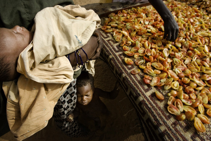 Tomatoes are dried under the sun, Winditan, Niger - © Giulio Napolitano